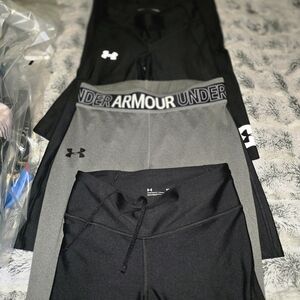 Under Armour Black and Gray Cropped Leggings Lit Of 4 Sz Small